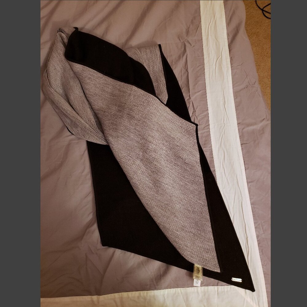 Calvin Klein Women's Angled-Edge Knit Scarf Grey and Black